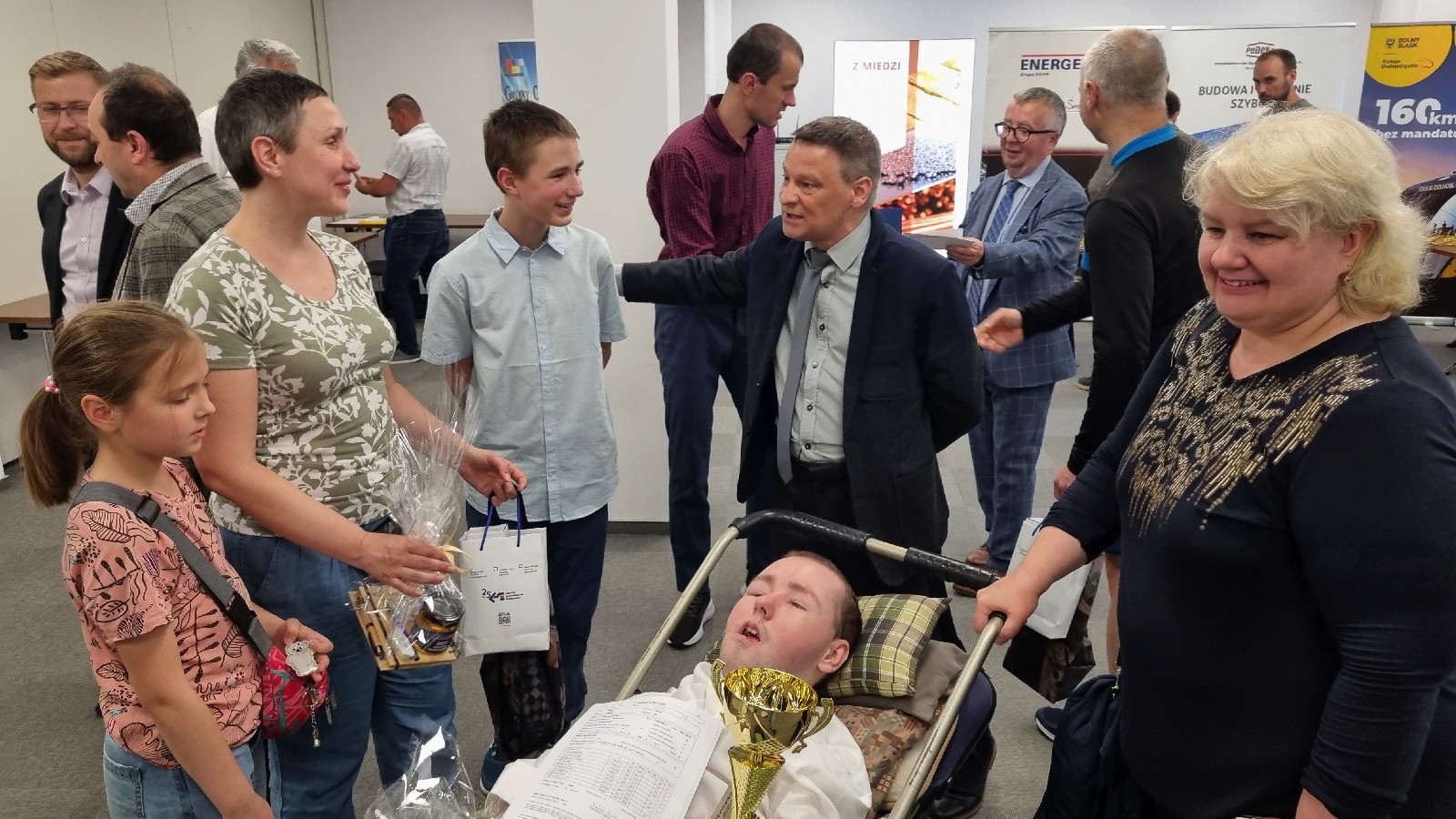 Symultana szachowa z Cherniaievem i wręczenie pucharów
