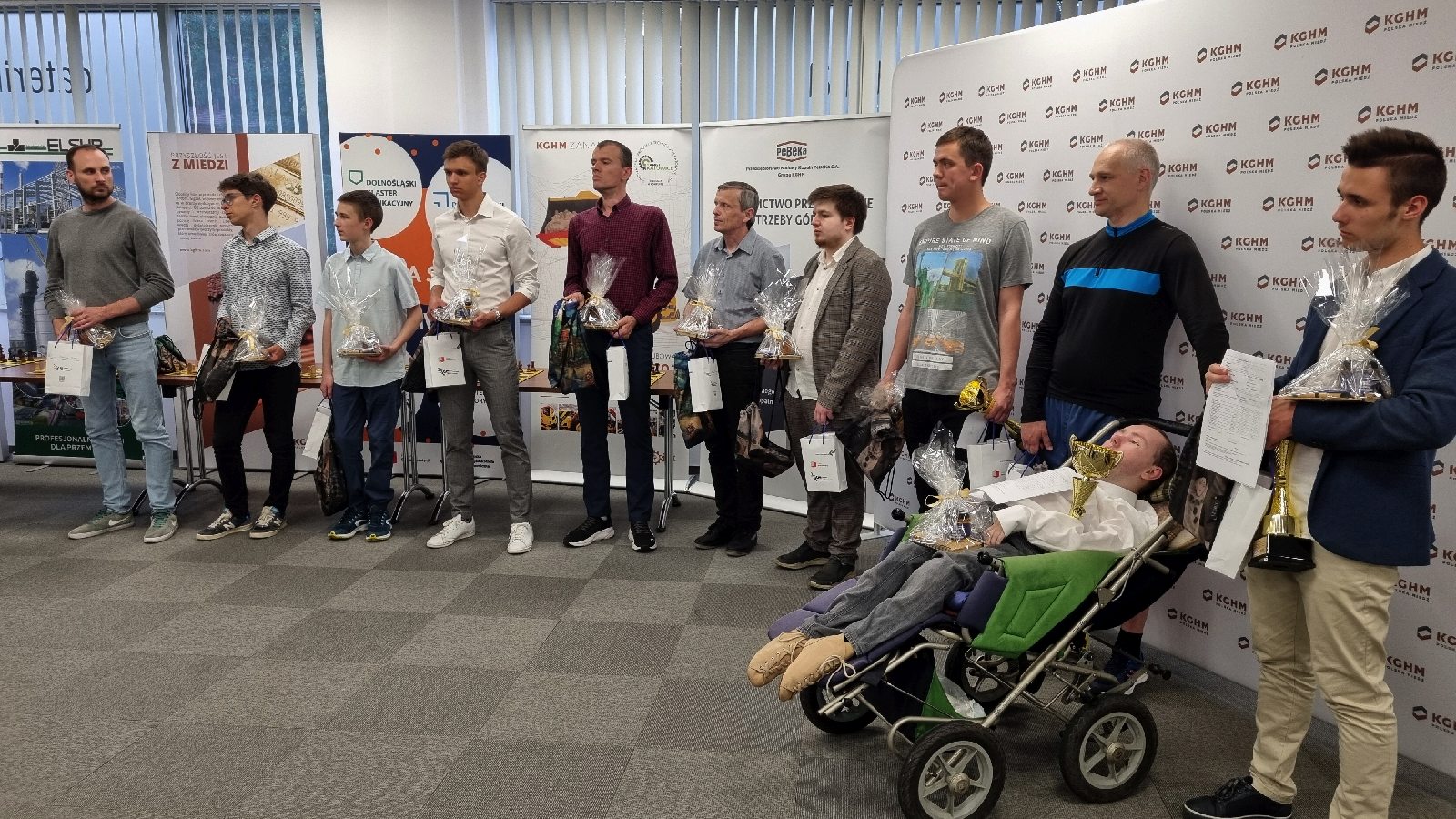 Symultana szachowa z Cherniaievem i wręczenie pucharów