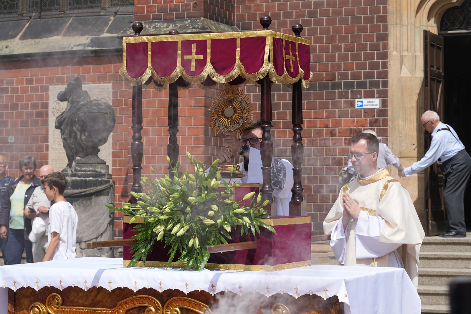 Główna procesja Bożego Ciała. Ulicami przeszły tysiące wiernych
