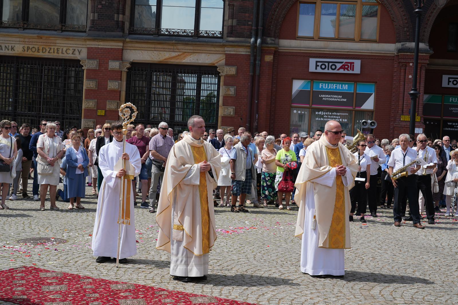 Główna procesja Bożego Ciała. Ulicami przeszły tysiące wiernych