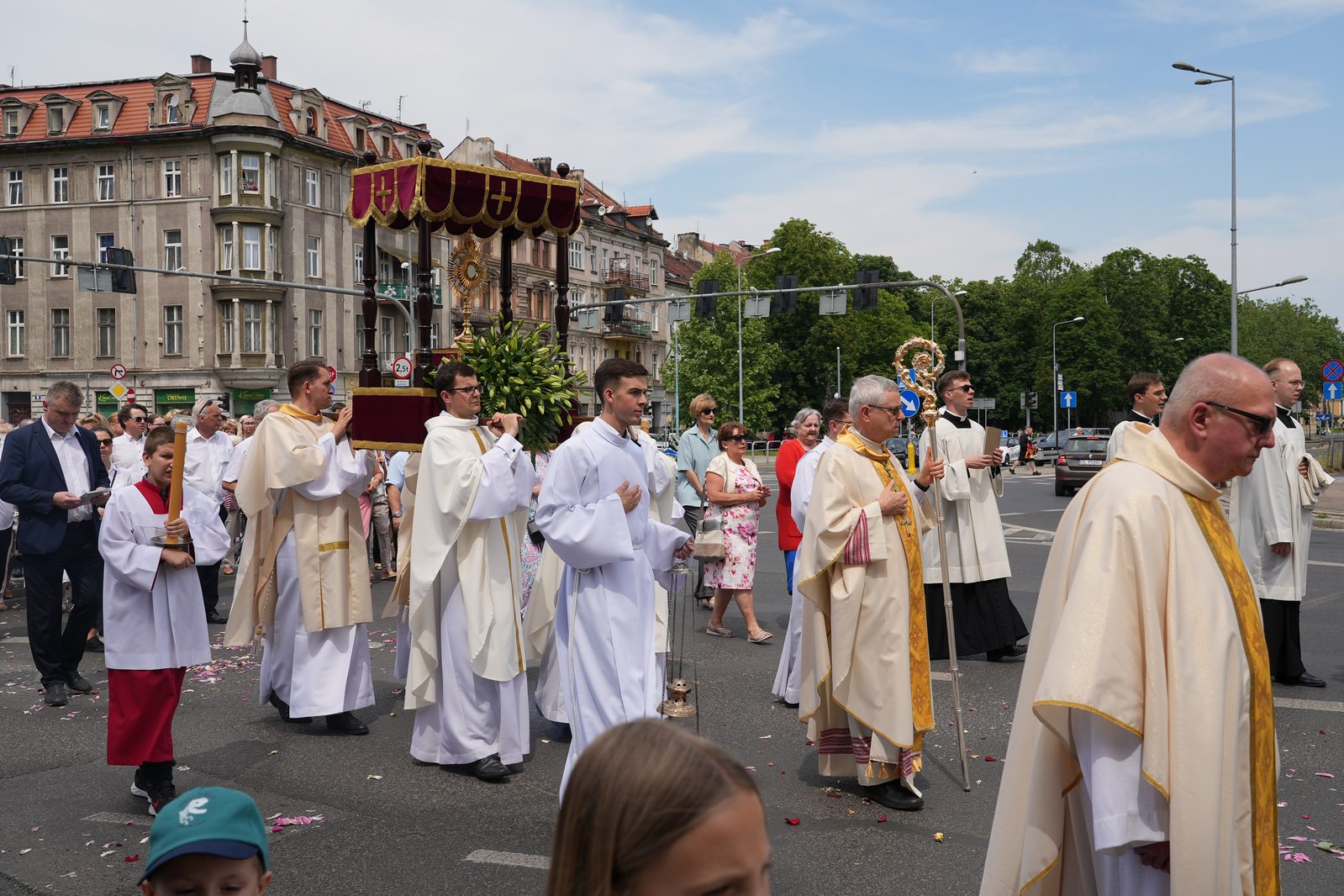 Główna procesja Bożego Ciała. Ulicami przeszły tysiące wiernych