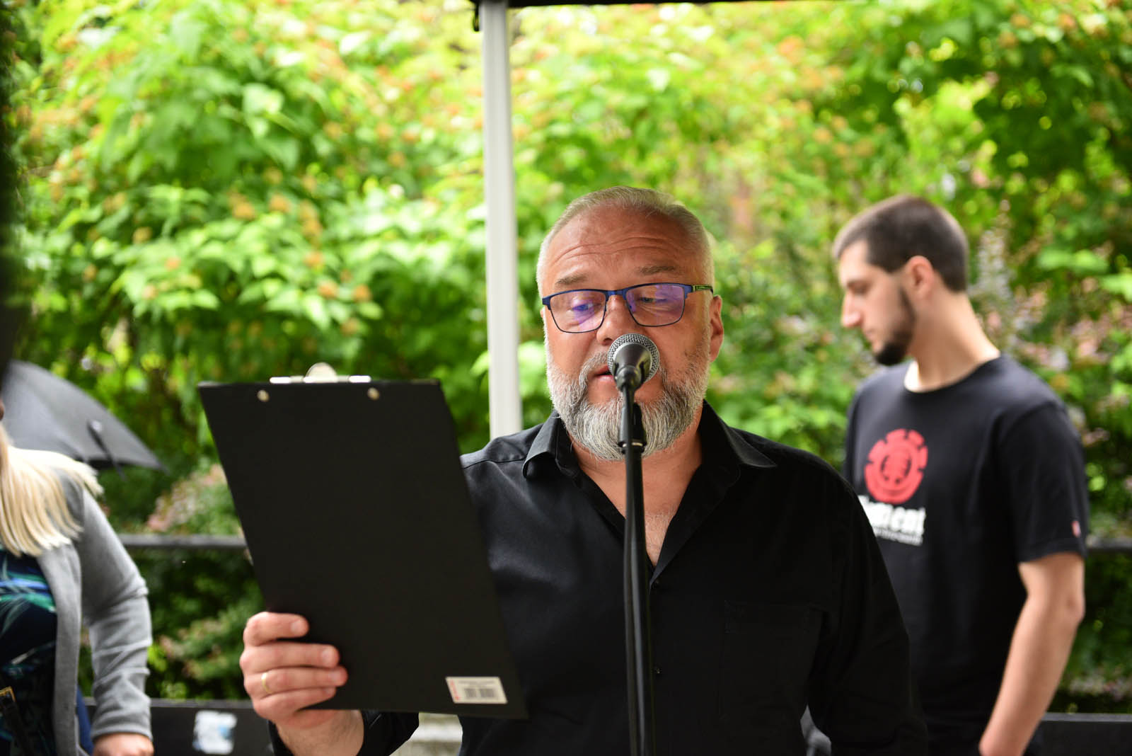 Pod rzeźbą Filipa odsłonięto kolejną tablicę pamięci artysty