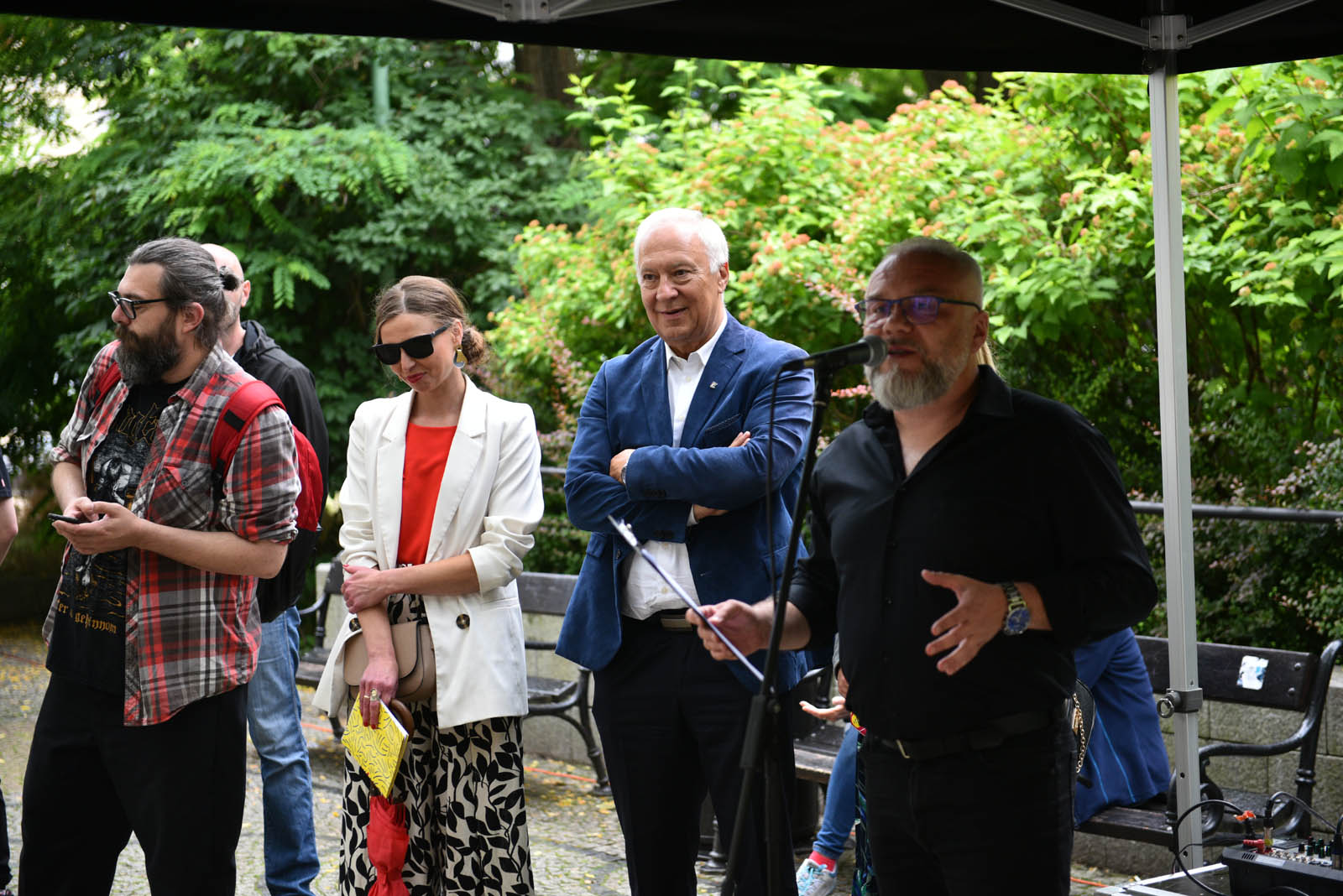 Pod rzeźbą Filipa odsłonięto kolejną tablicę pamięci artysty