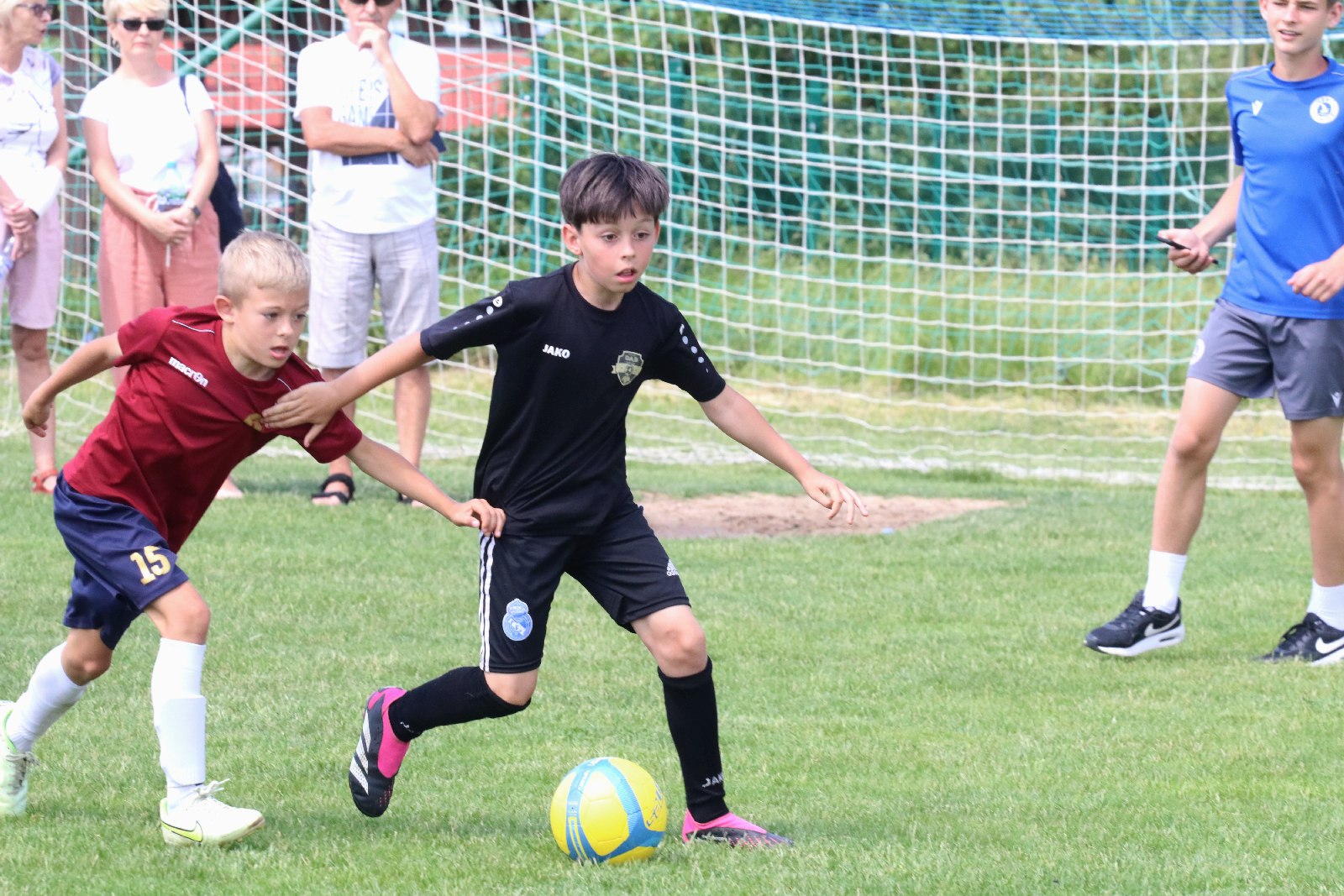 Dziesięć drużyn rywalizowało w turnieju Mewa Macron Cup