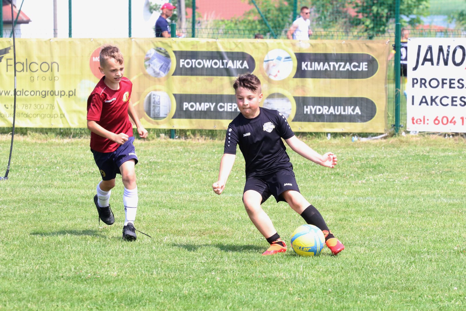 Dziesięć drużyn rywalizowało w turnieju Mewa Macron Cup