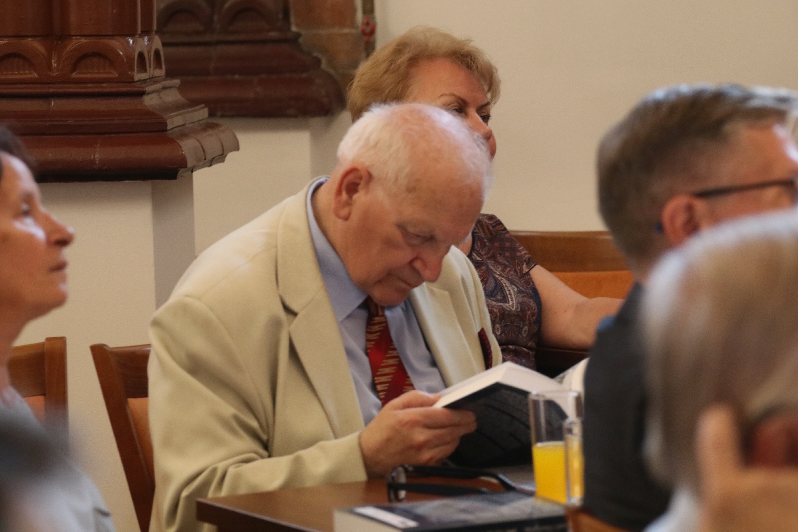 Jedna z najbarwniejszych legnickich postaci napisała ksążkę