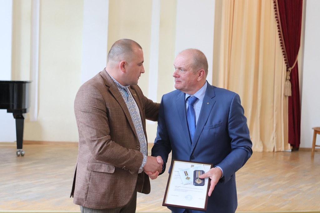 Collegium Witelona docenione za pomoc Ukrainie