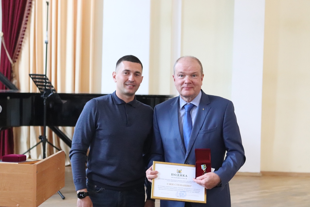 Collegium Witelona docenione za pomoc Ukrainie