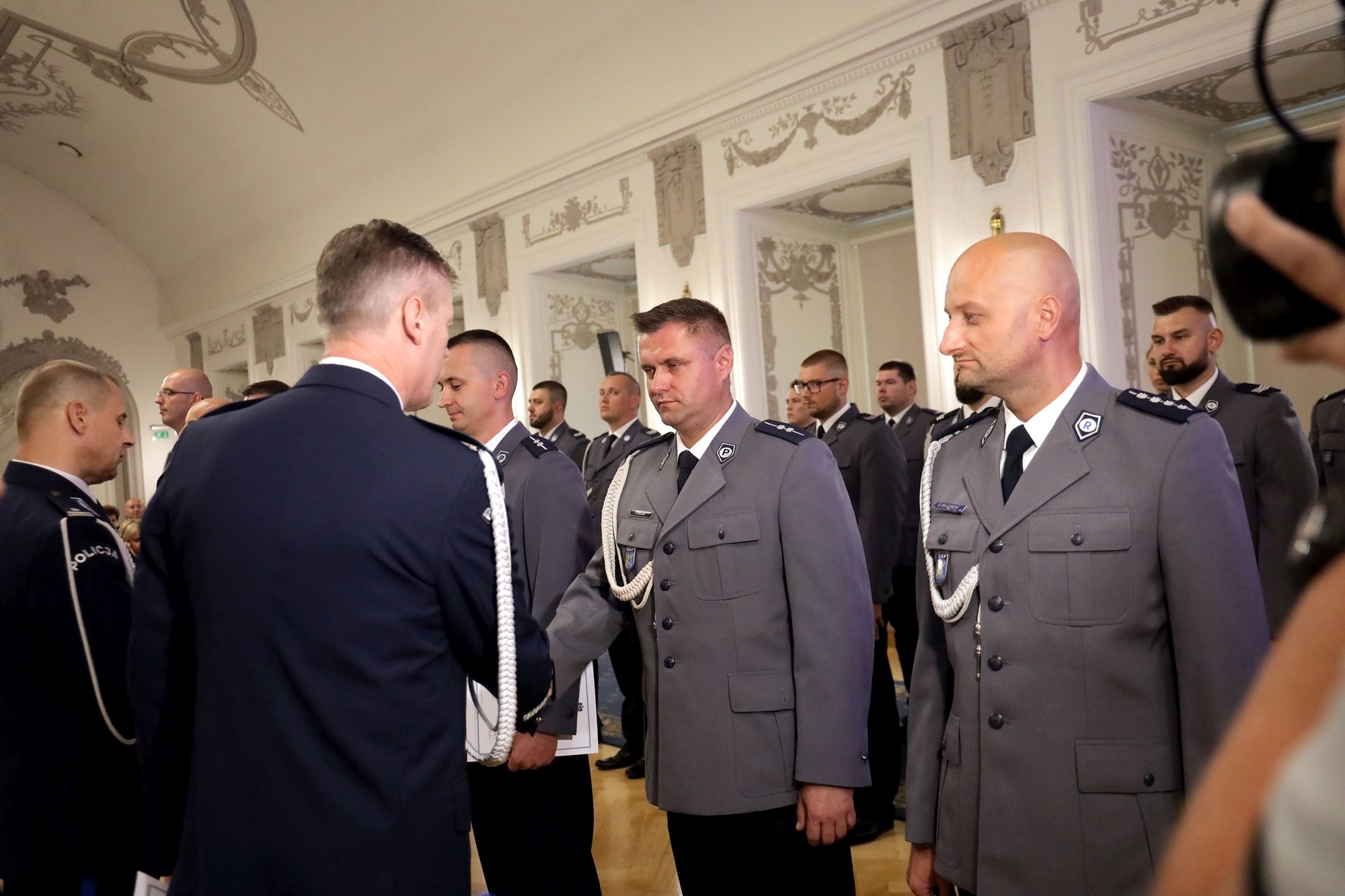 Awanse, odznaczenia i listy gratulacyjne dla policjantów