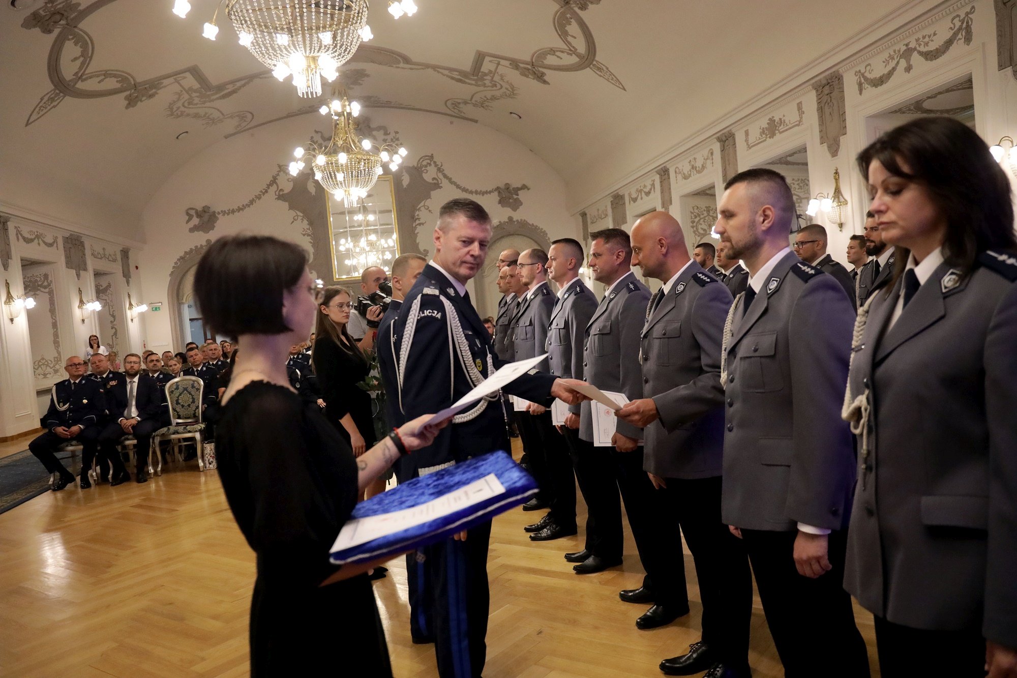 Awanse, odznaczenia i listy gratulacyjne dla policjantów
