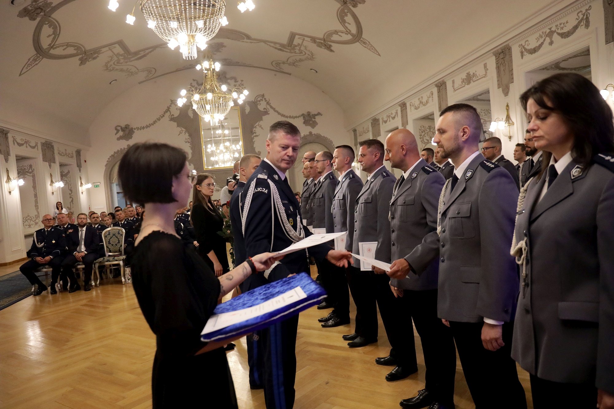 Awanse, odznaczenia i listy gratulacyjne dla policjantów
