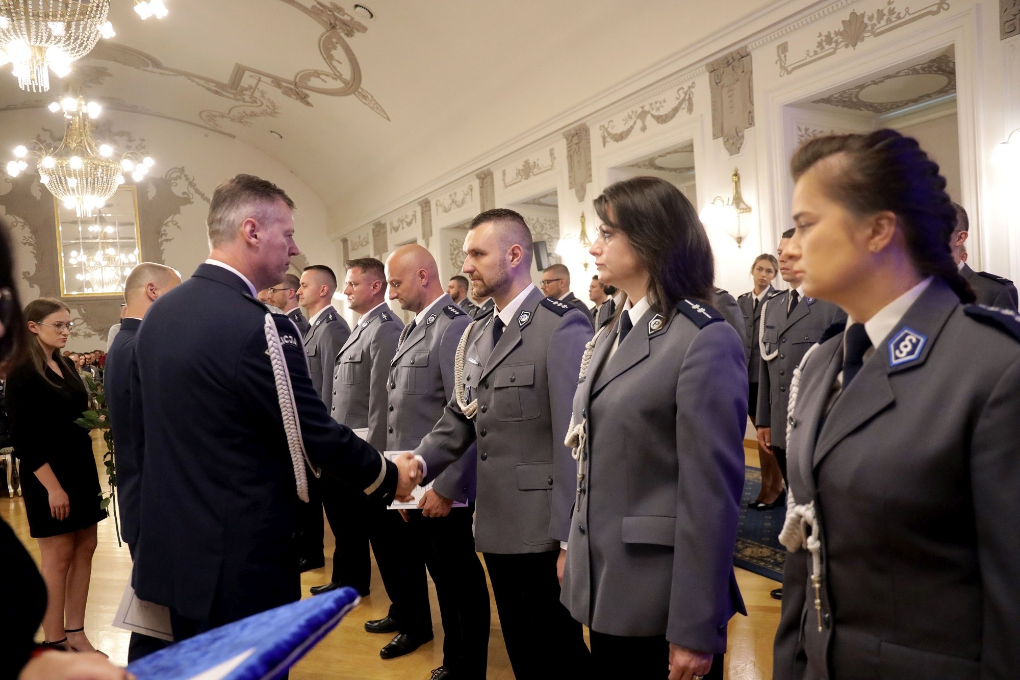 Awanse, odznaczenia i listy gratulacyjne dla policjantów