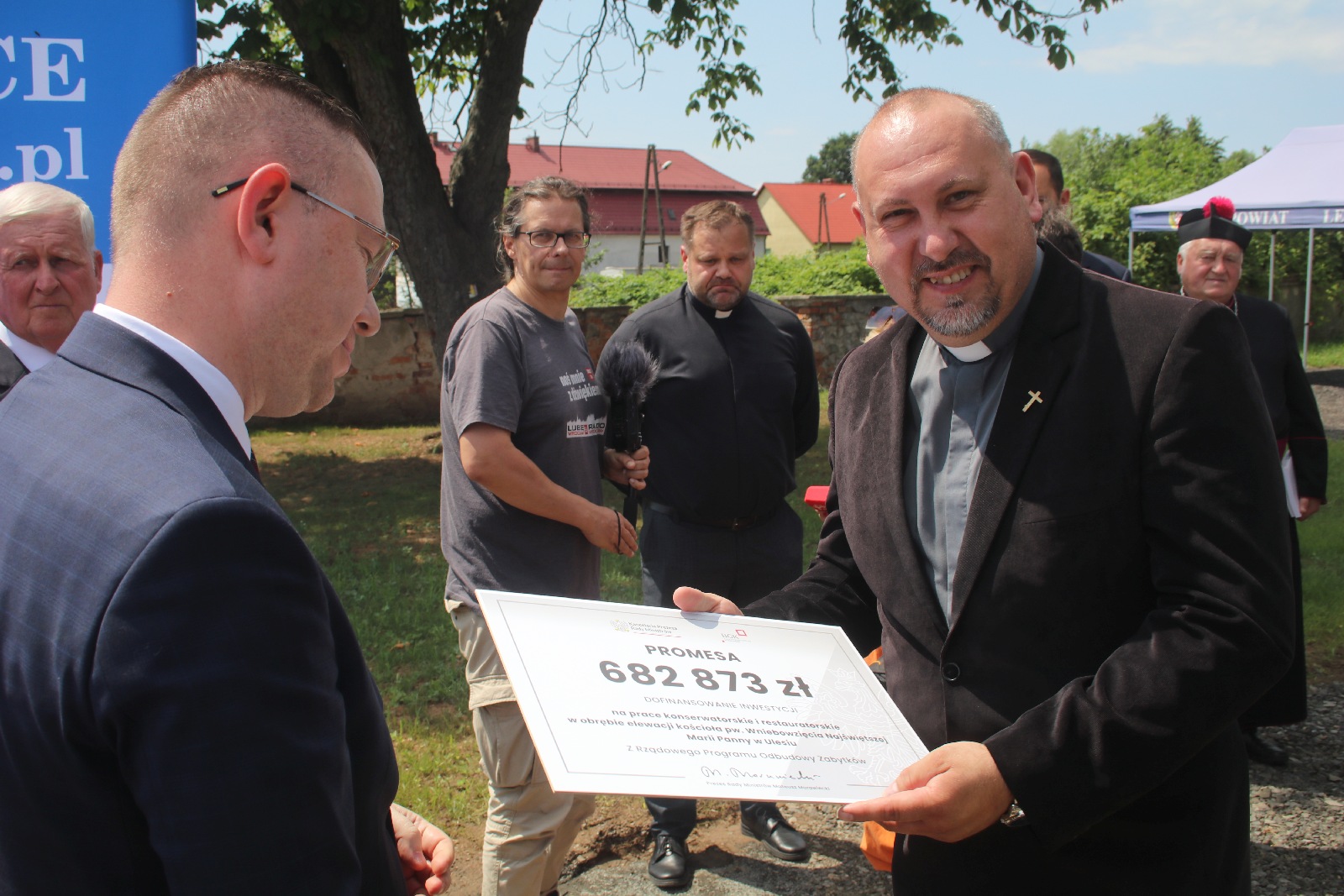 Minister Krzysztof Kubów wręczył promesy na zabytki w powiecie