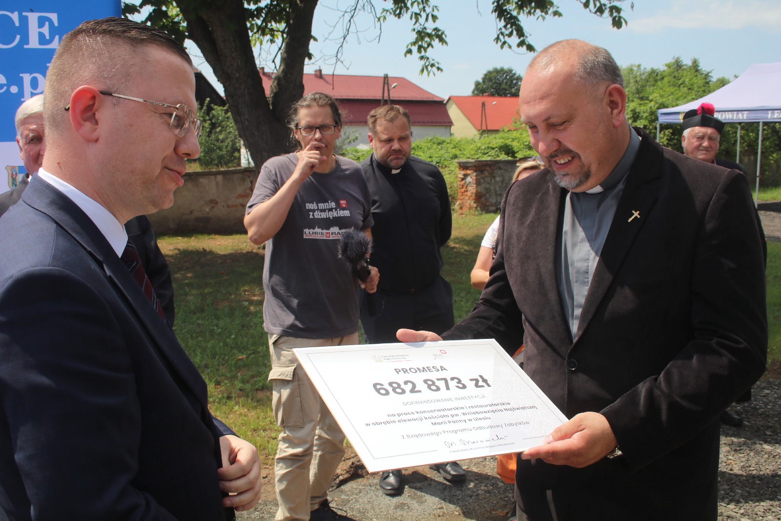 Minister Krzysztof Kubów wręczył promesy na zabytki w powiecie