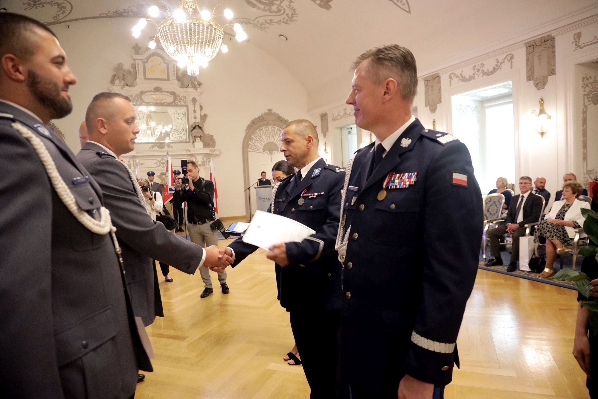 Awanse, odznaczenia i listy gratulacyjne dla policjantów