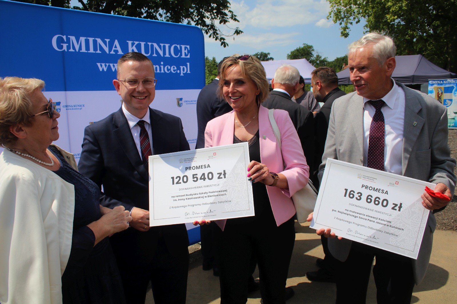Minister Krzysztof Kubów wręczył promesy na zabytki w powiecie