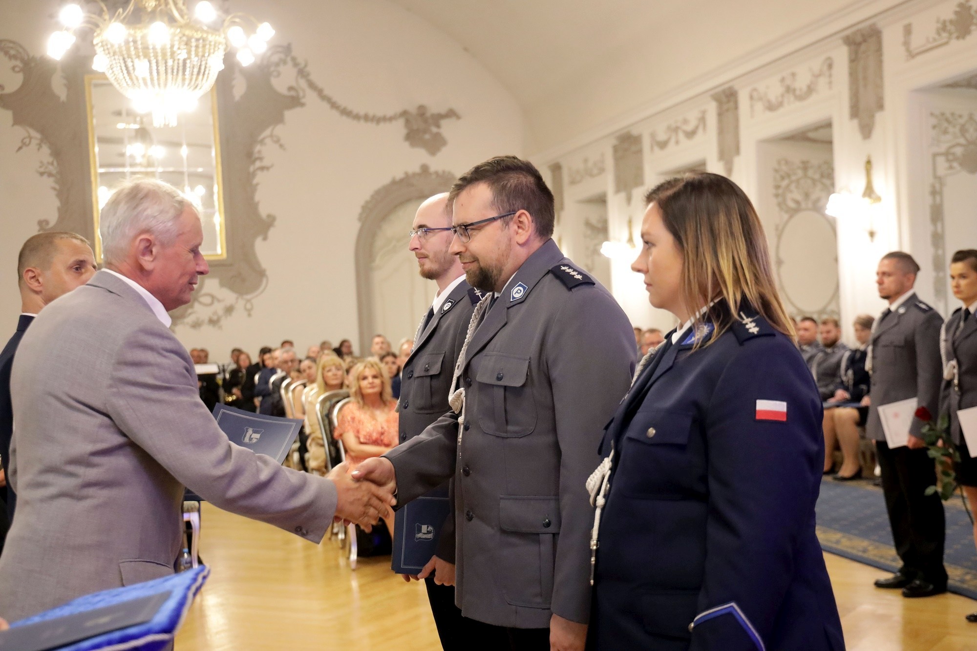 Awanse, odznaczenia i listy gratulacyjne dla policjantów