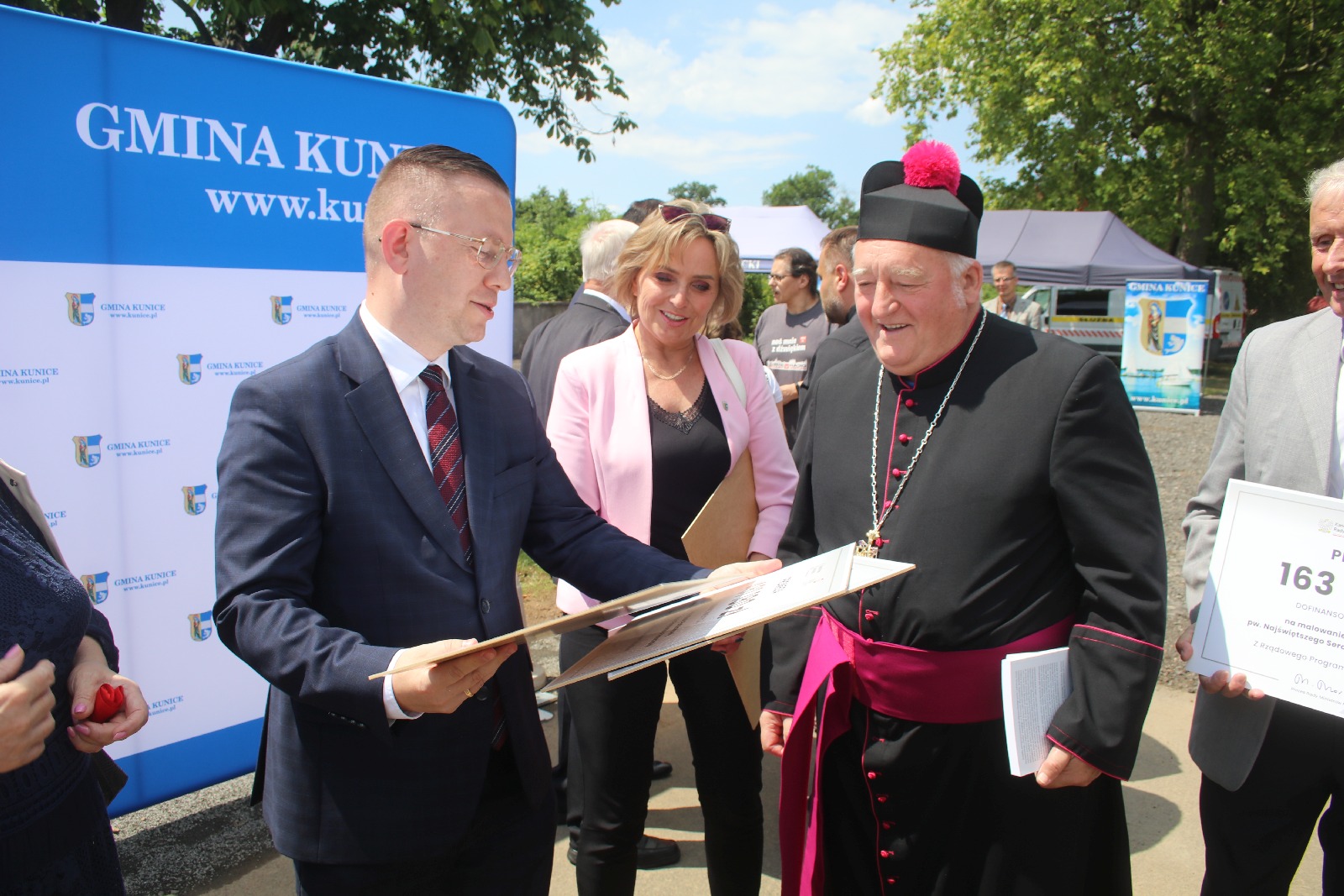 Minister Krzysztof Kubów wręczył promesy na zabytki w powiecie