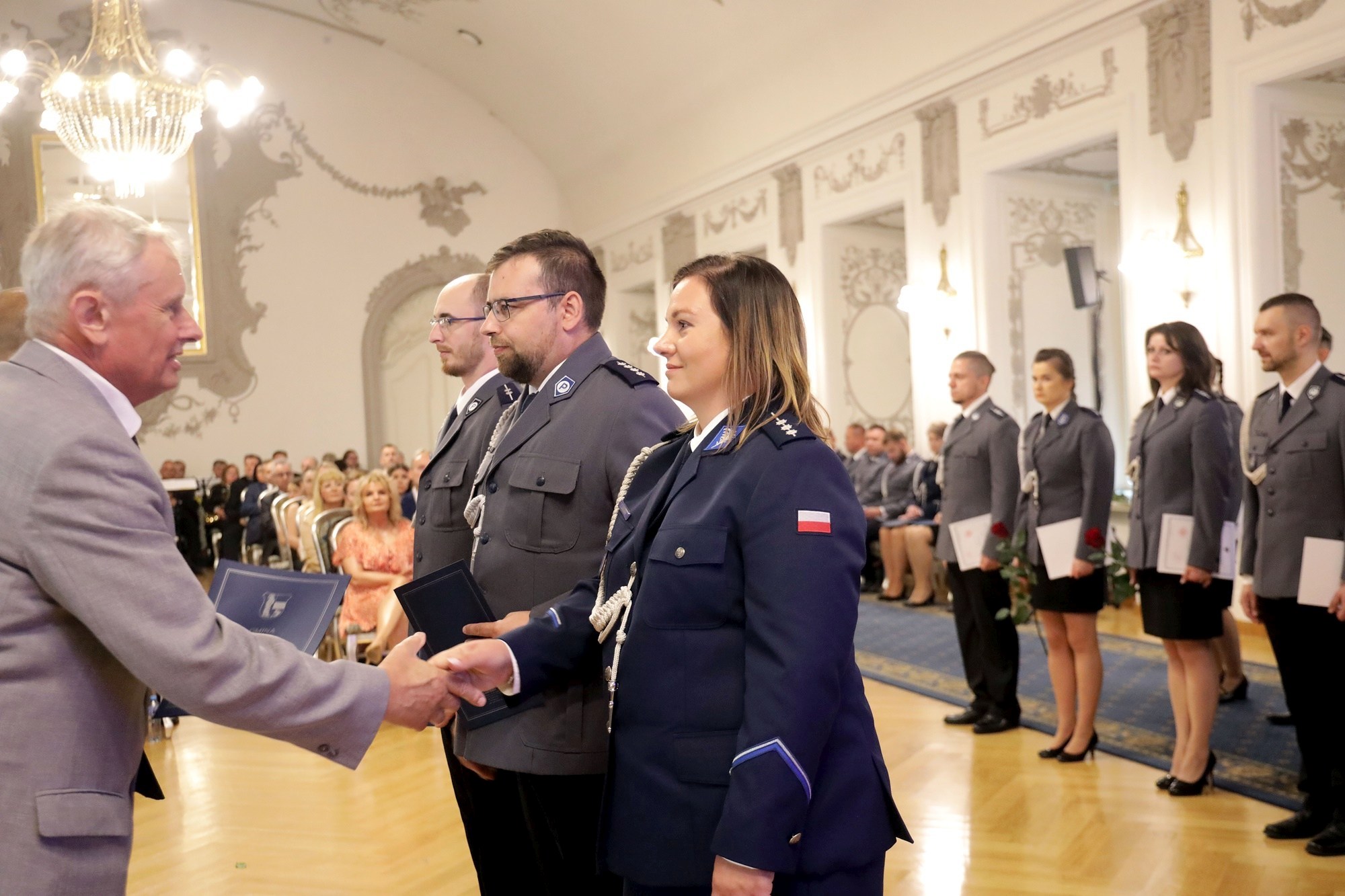 Awanse, odznaczenia i listy gratulacyjne dla policjantów