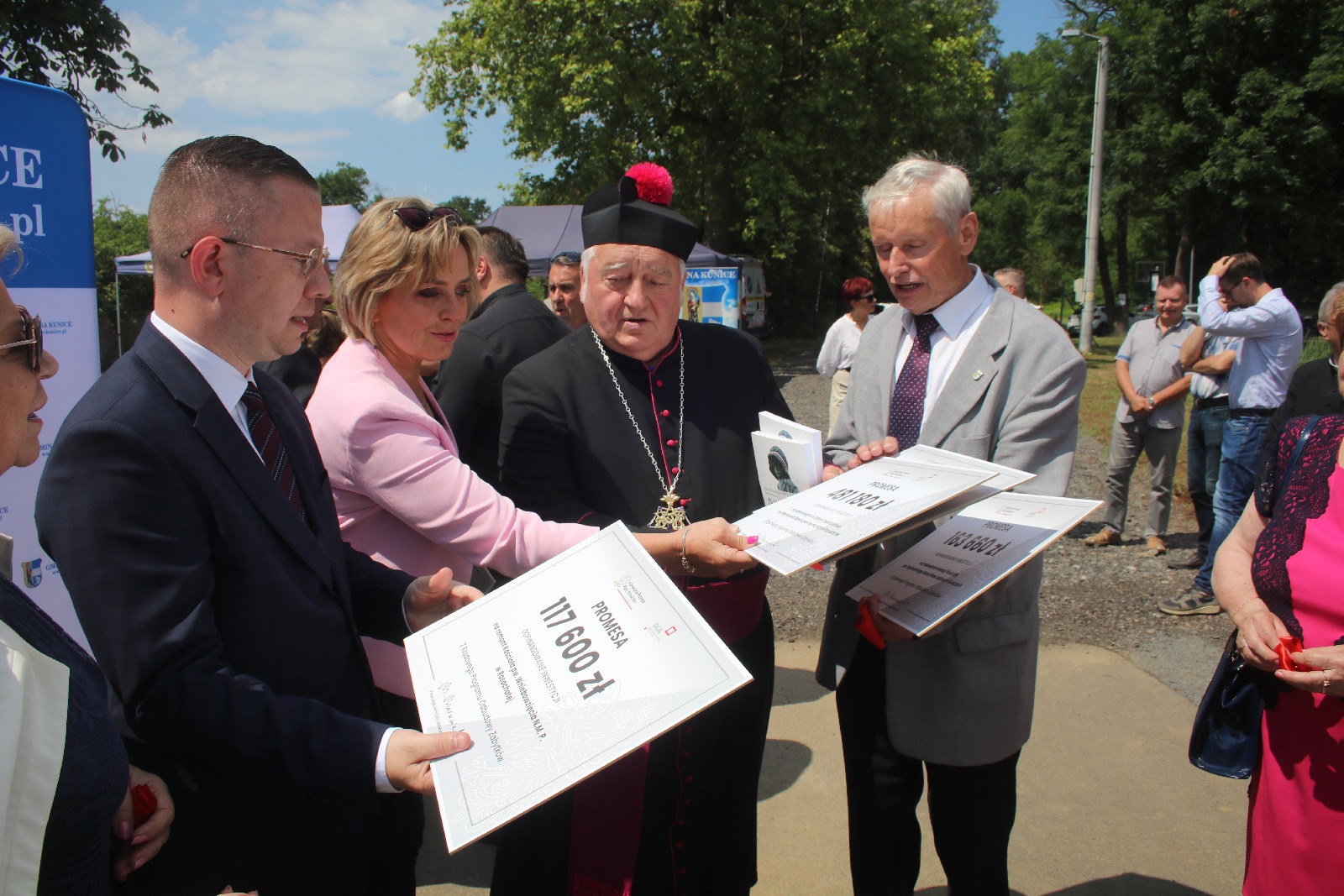 Minister Krzysztof Kubów wręczył promesy na zabytki w powiecie