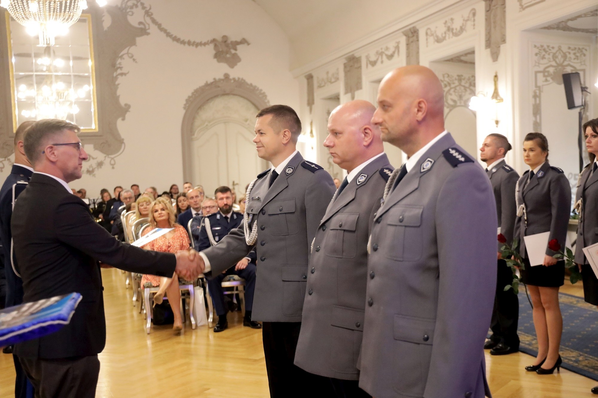 Awanse, odznaczenia i listy gratulacyjne dla policjantów