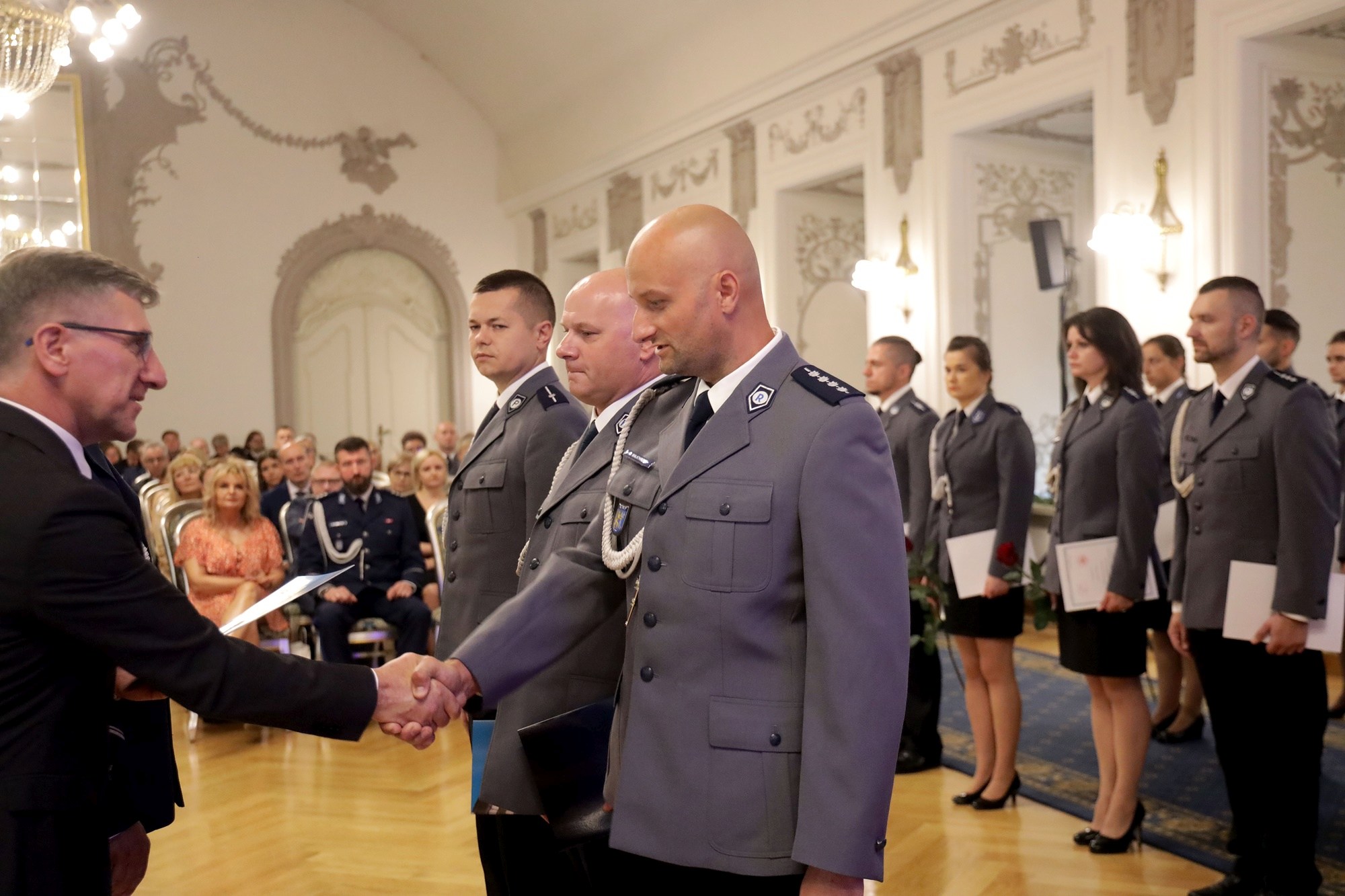 Awanse, odznaczenia i listy gratulacyjne dla policjantów