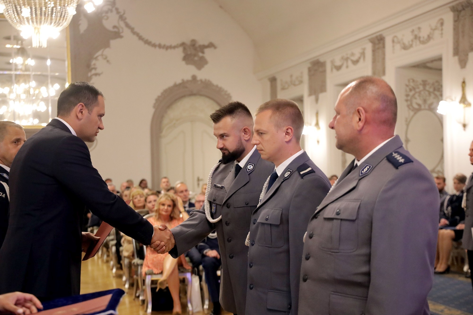Awanse, odznaczenia i listy gratulacyjne dla policjantów