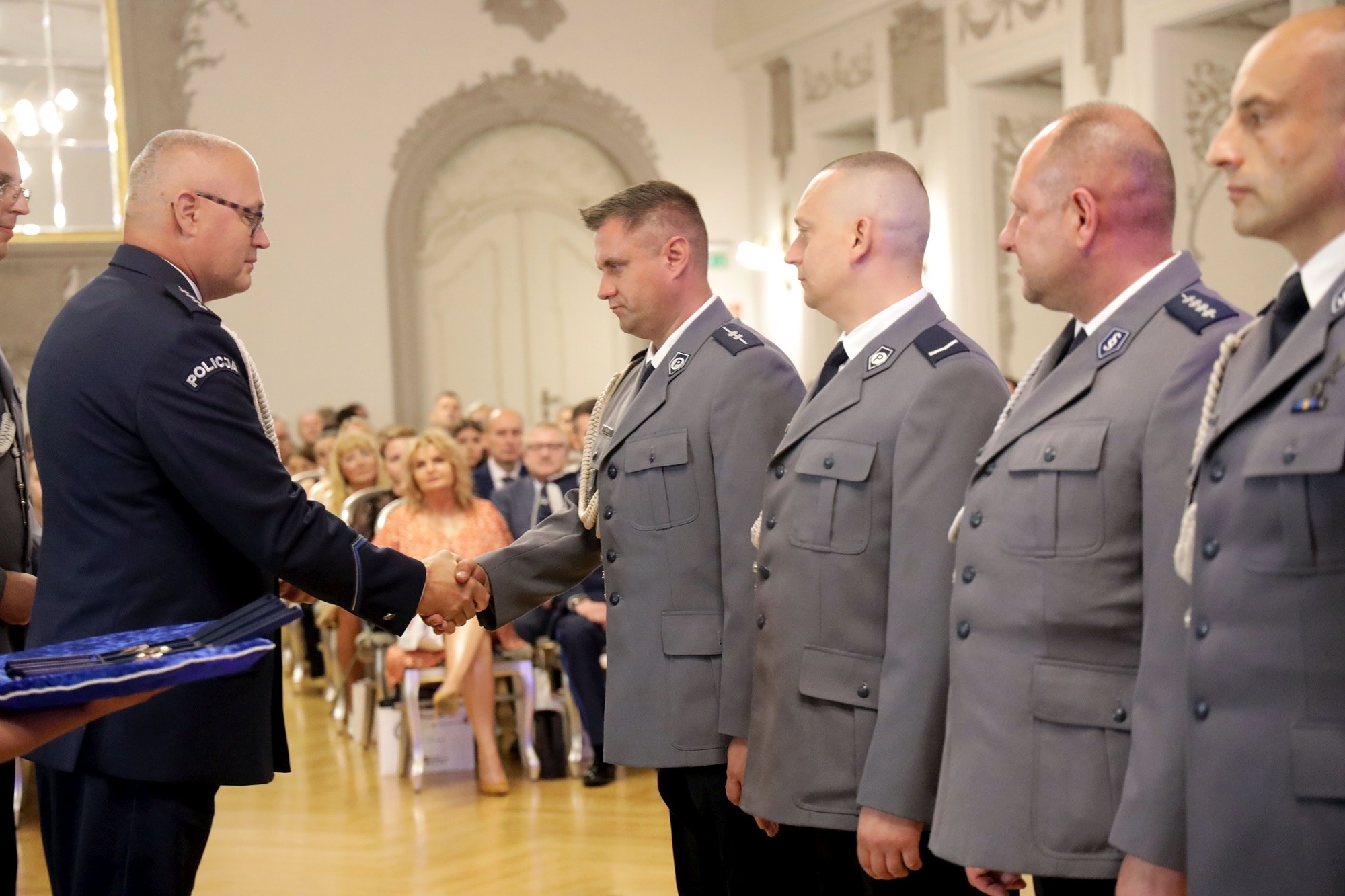 Awanse, odznaczenia i listy gratulacyjne dla policjantów