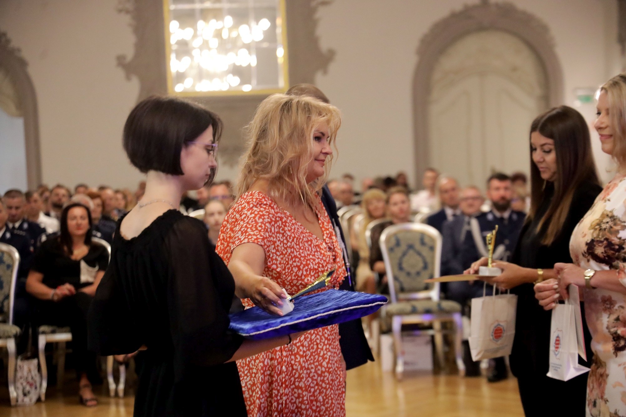 Awanse, odznaczenia i listy gratulacyjne dla policjantów