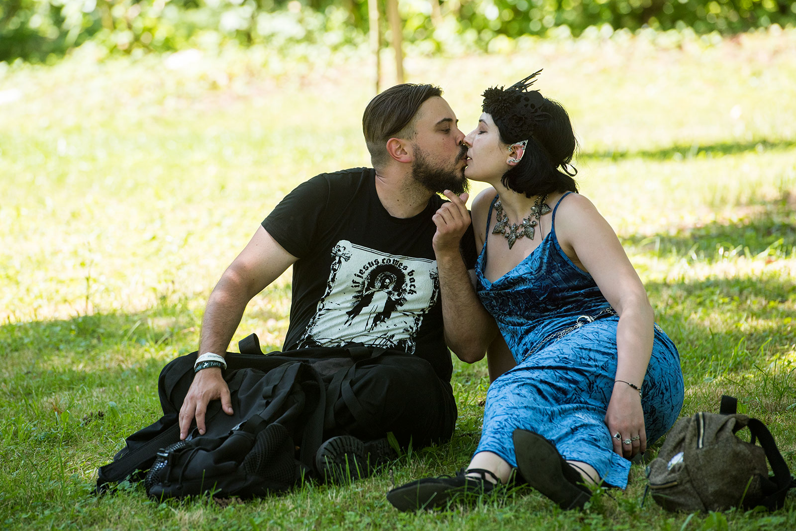Uczestnicy Castle Party Festiwal 2023 urządzili sobie piknik