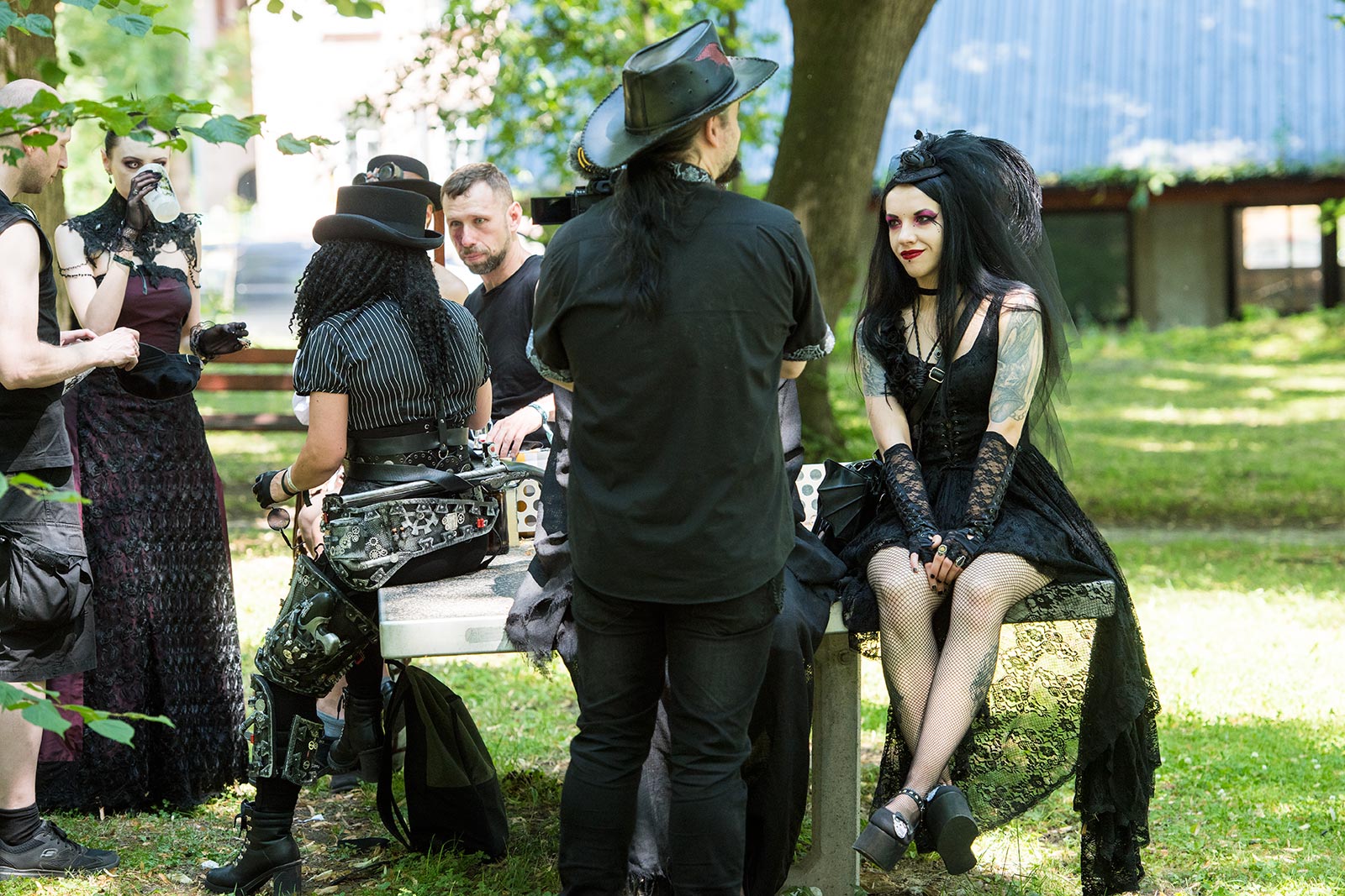 Uczestnicy Castle Party Festiwal 2023 urządzili sobie piknik