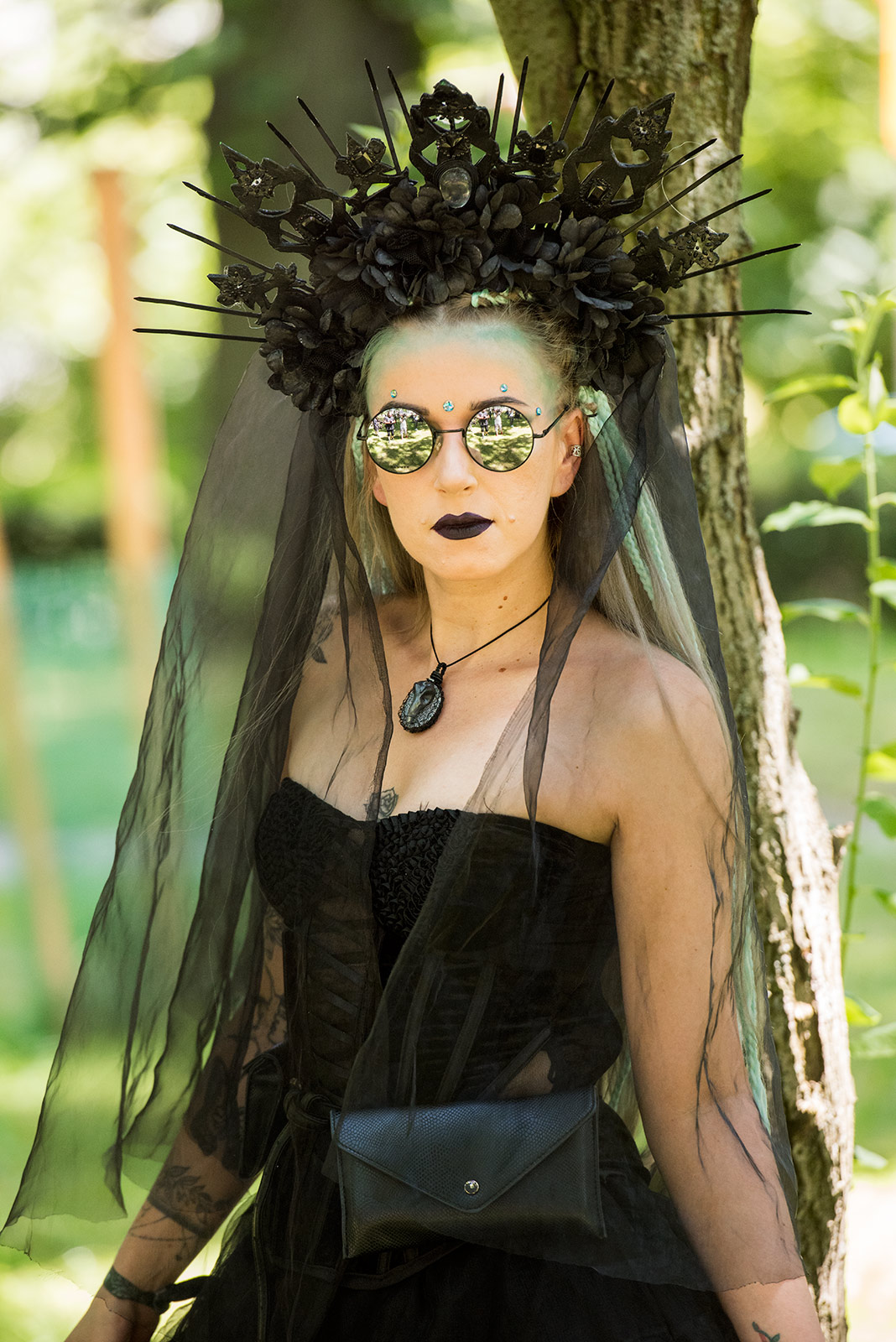 Uczestnicy Castle Party Festiwal 2023 urządzili sobie piknik