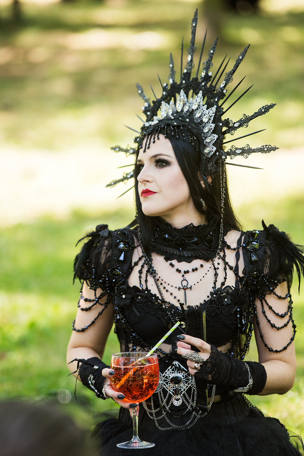Uczestnicy Castle Party Festiwal 2023 urządzili sobie piknik