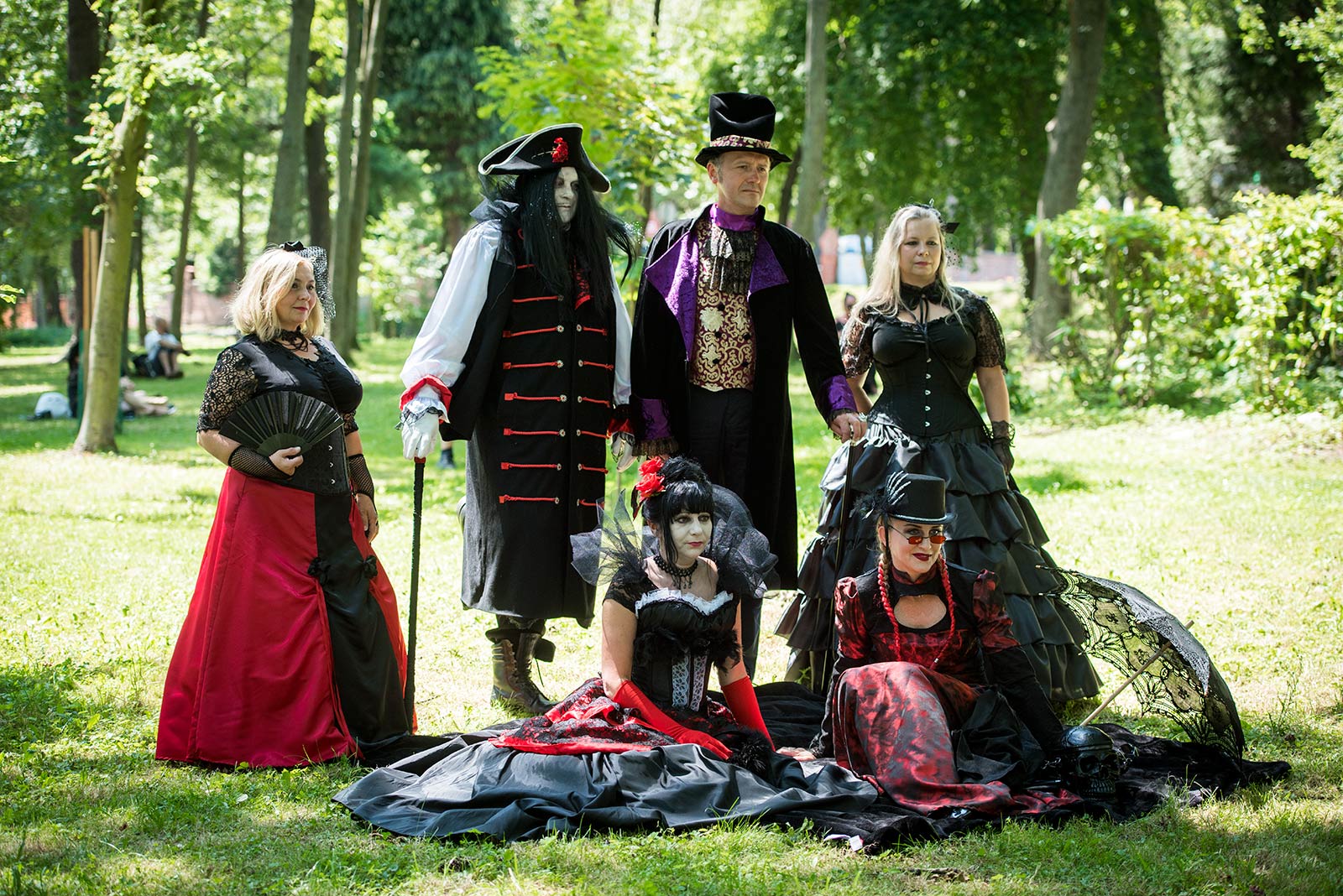 Uczestnicy Castle Party Festiwal 2023 urządzili sobie piknik