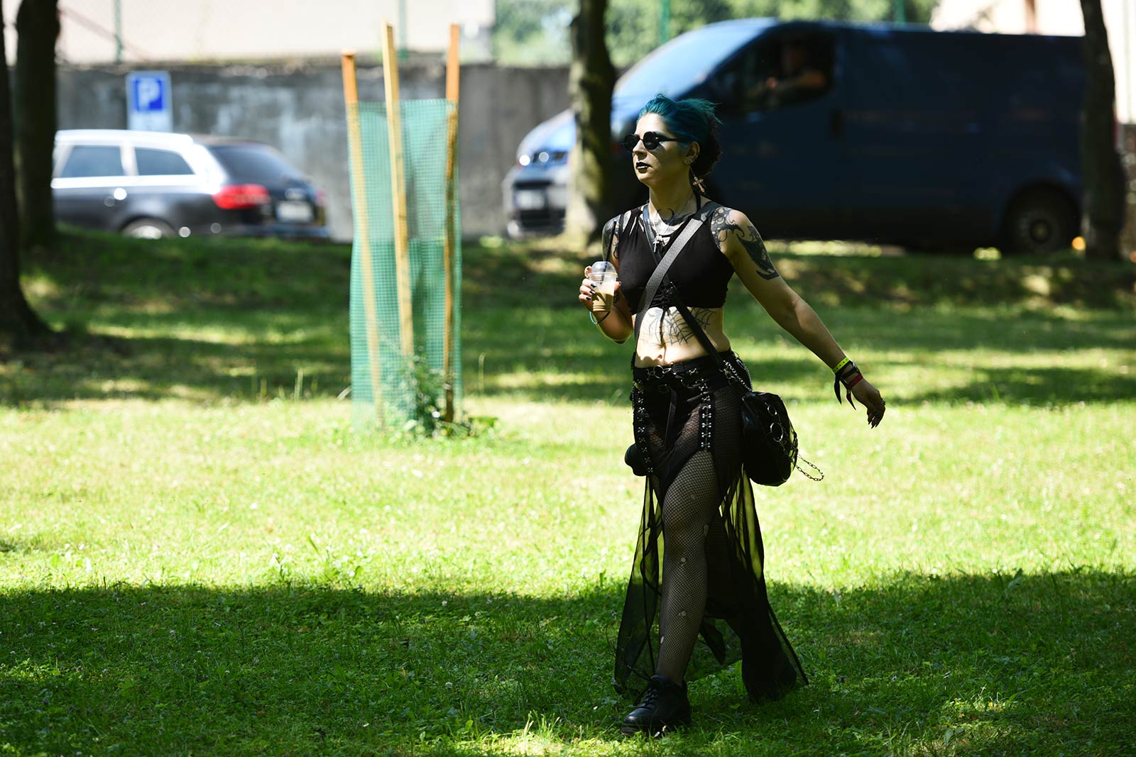 Uczestnicy Castle Party Festiwal 2023 urządzili sobie piknik