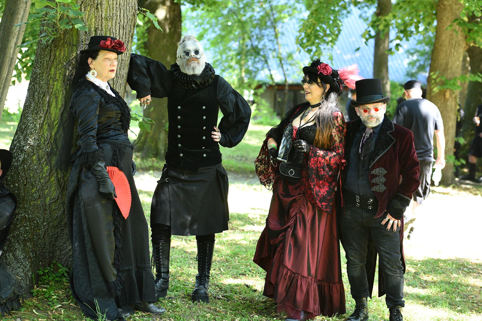 Uczestnicy Castle Party Festiwal 2023 urządzili sobie piknik