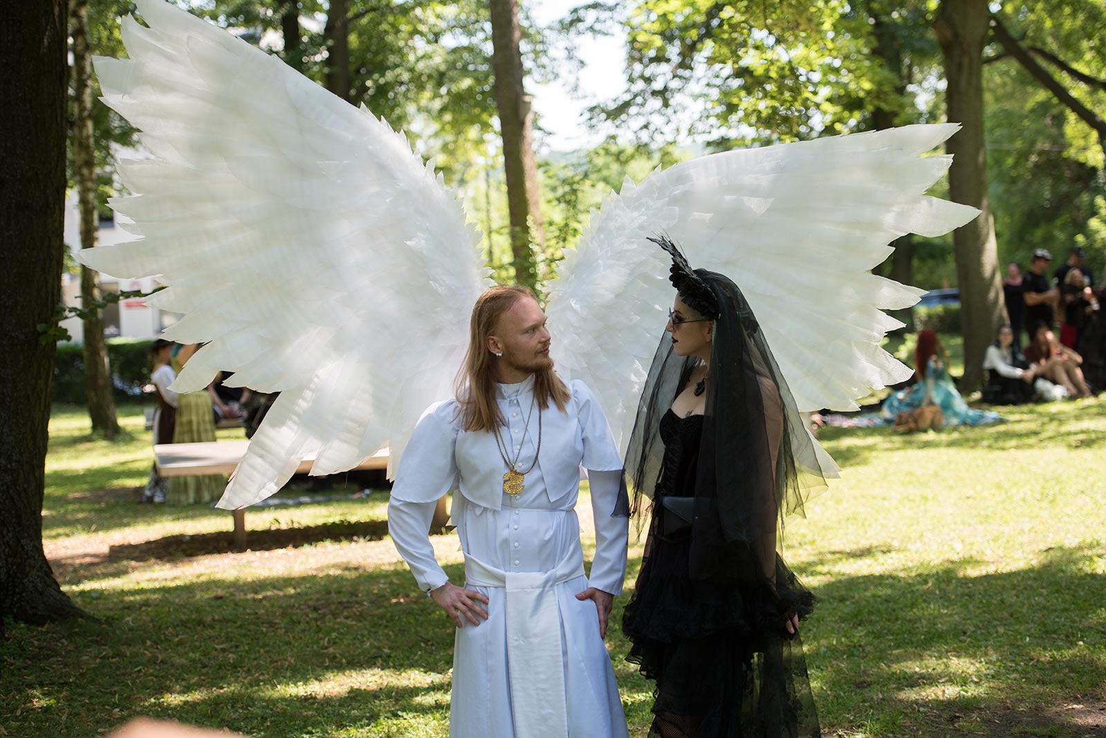 Uczestnicy Castle Party Festiwal 2023 urządzili sobie piknik