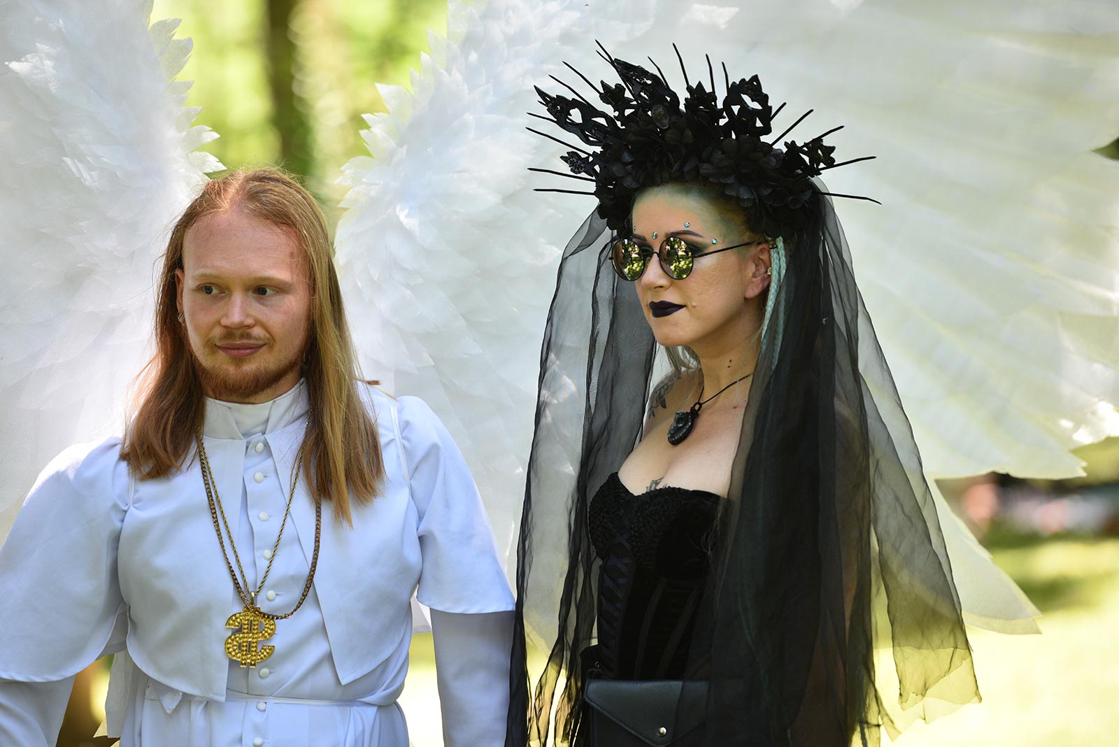 Uczestnicy Castle Party Festiwal 2023 urządzili sobie piknik