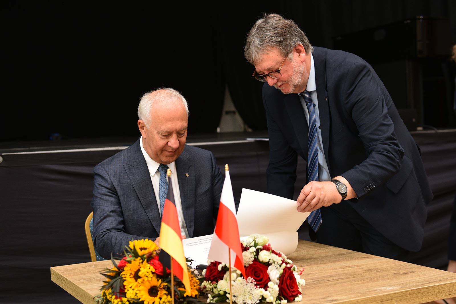 Tadeusz Krzakowski podpisał Deklarację Pokoju i Przyjaźni