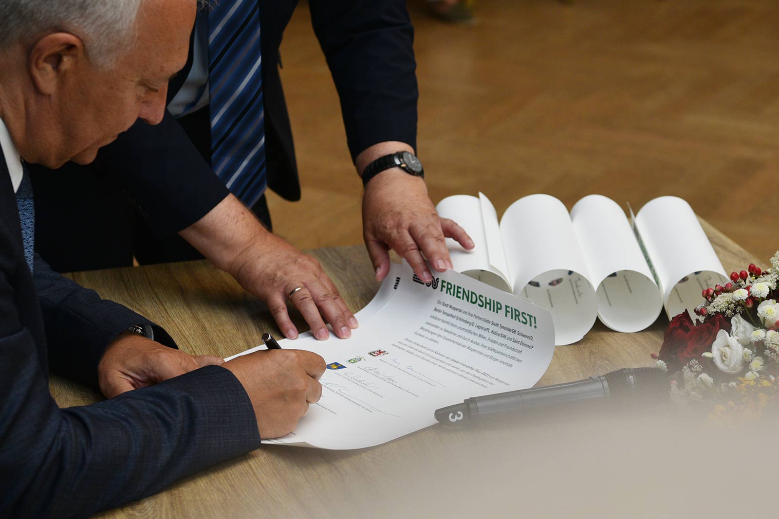 Tadeusz Krzakowski podpisał Deklarację Pokoju i Przyjaźni