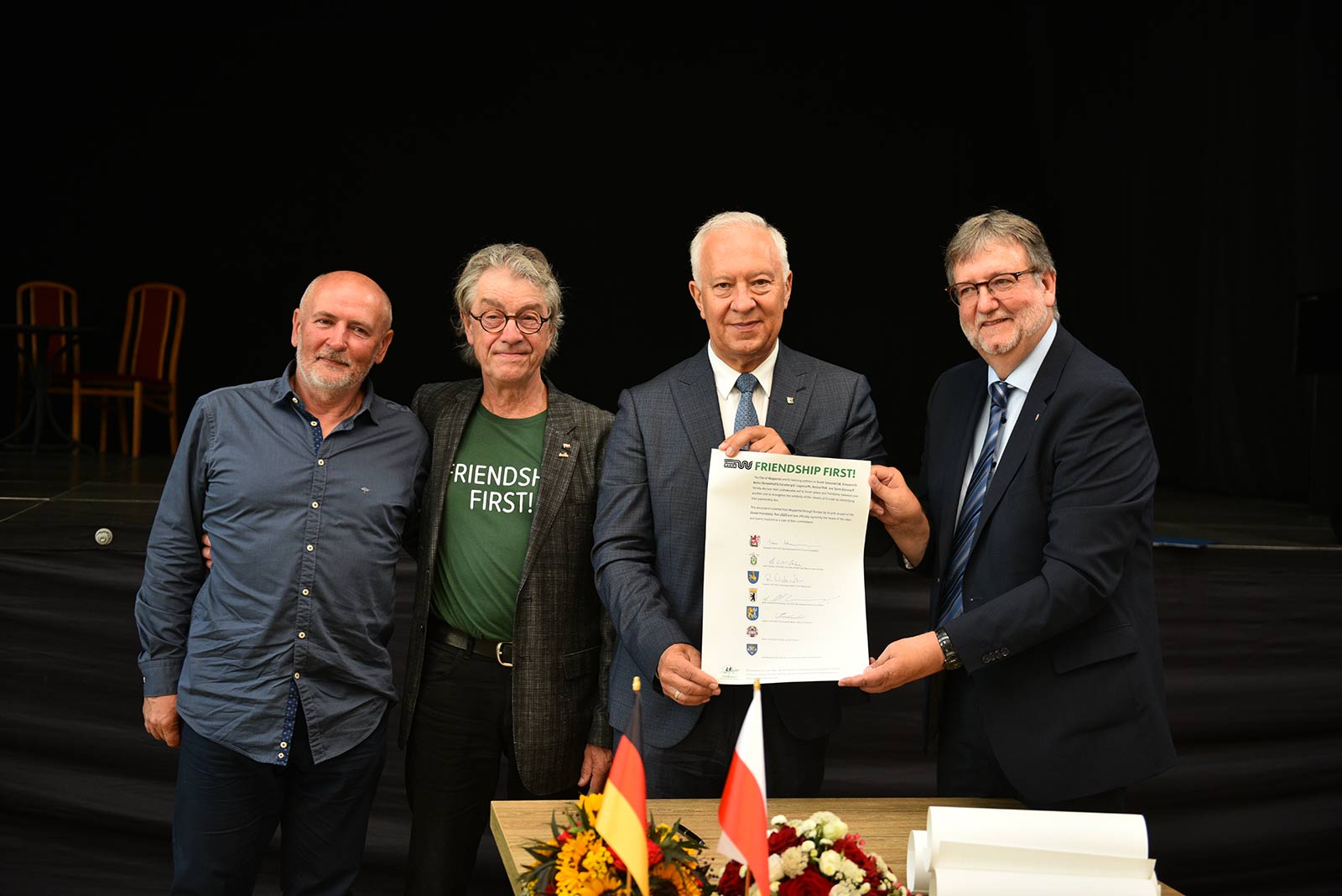 Tadeusz Krzakowski podpisał Deklarację Pokoju i Przyjaźni