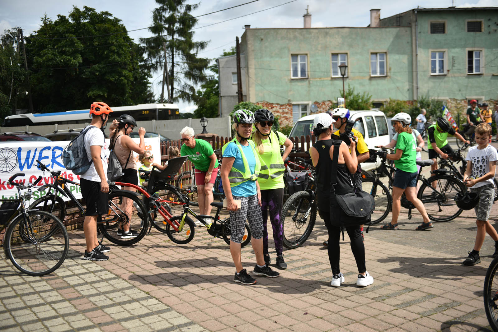 Pojechali na rowerach śladami smaków Czyngis Chana
