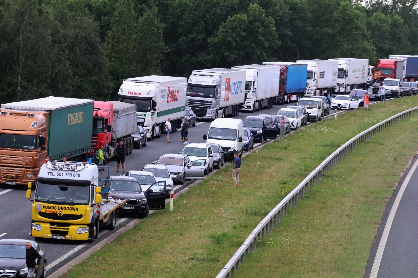 Kolizja i wypadek na S3. Droga zamknięta, są objazdy