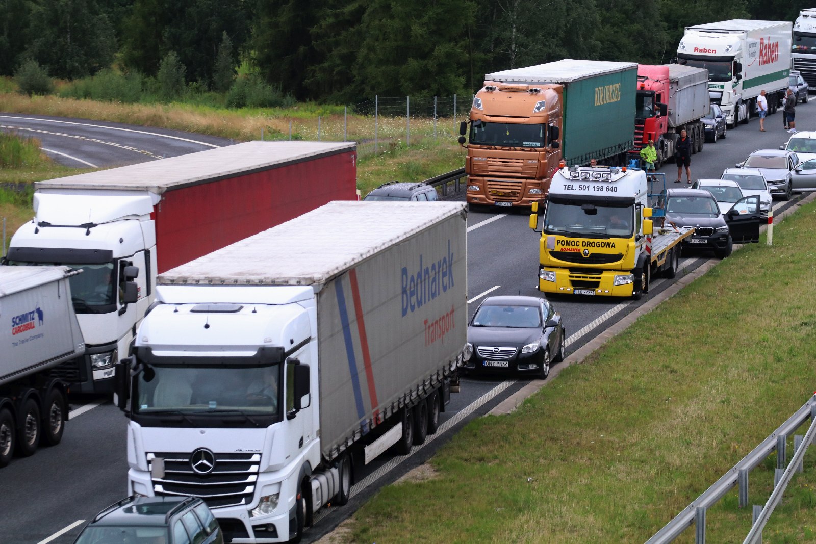 Kolizja i wypadek na S3. Droga zamknięta, są objazdy