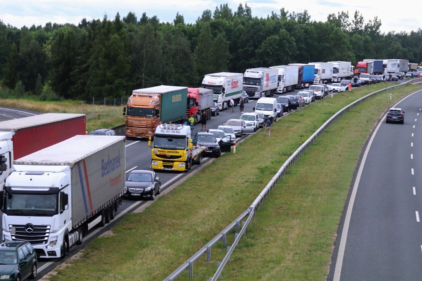 Kolizja i wypadek na S3. Droga zamknięta, są objazdy