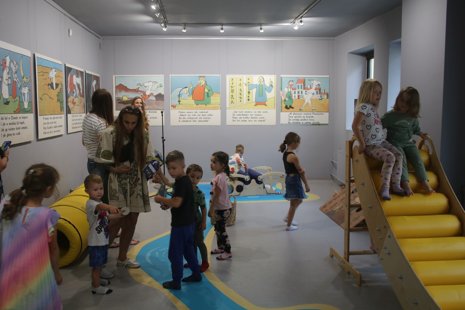 Wystawa Fikaj z Koziołkiem w Galerii Satyrykon