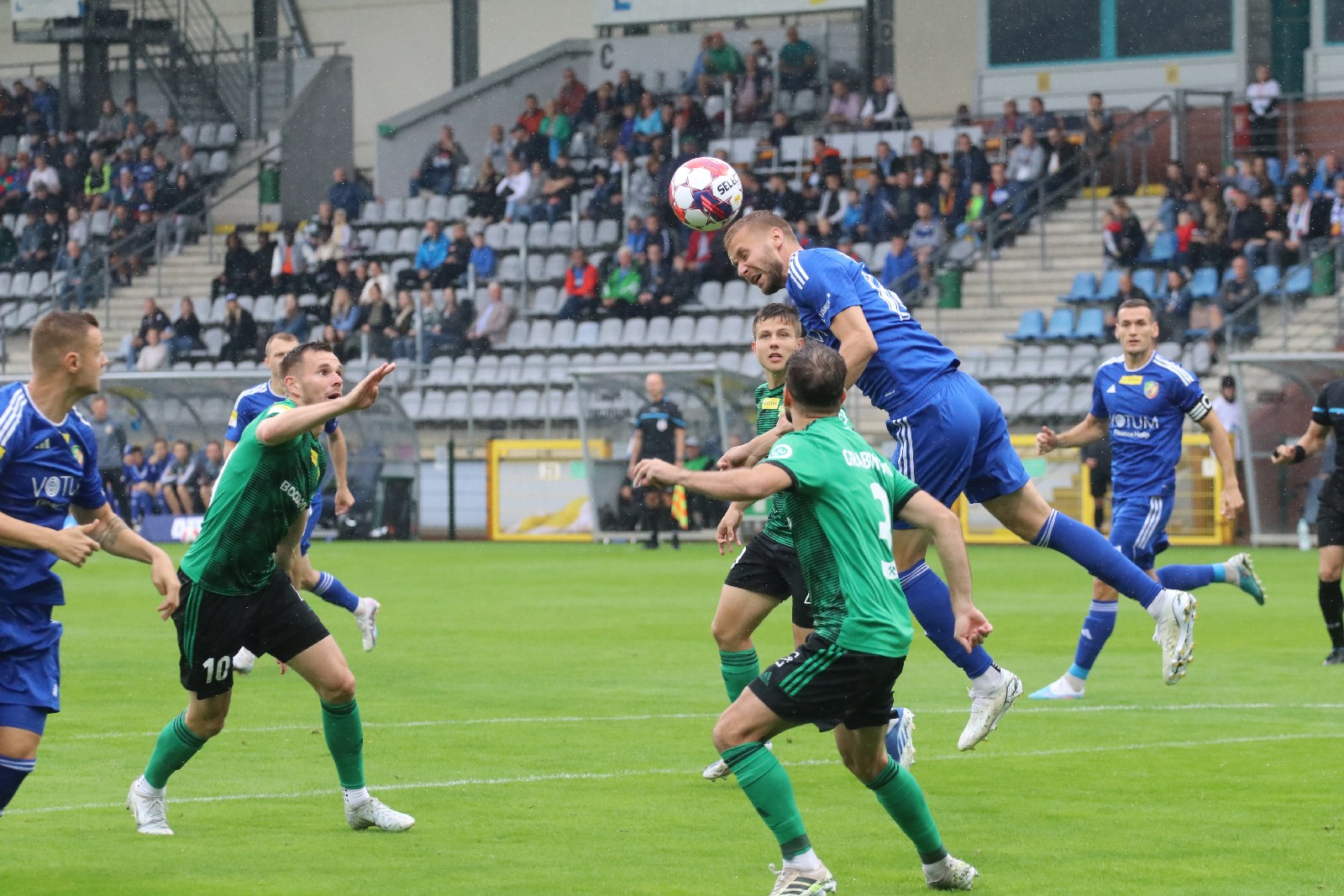 W strugach deszczu Miedź Legnica remisuje z Górnikiem Łęczna