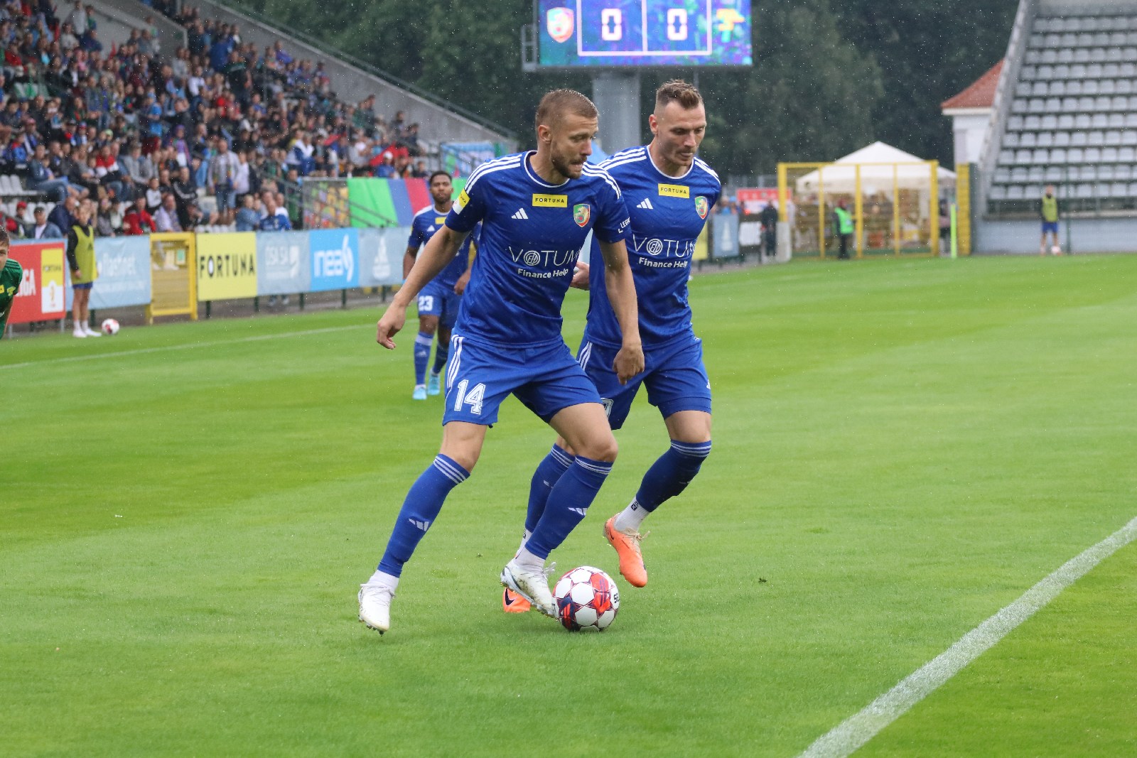 W strugach deszczu Miedź Legnica remisuje z Górnikiem Łęczna