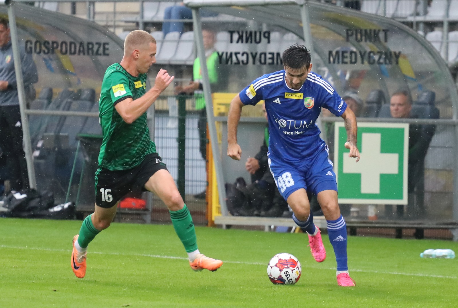 W strugach deszczu Miedź Legnica remisuje z Górnikiem Łęczna