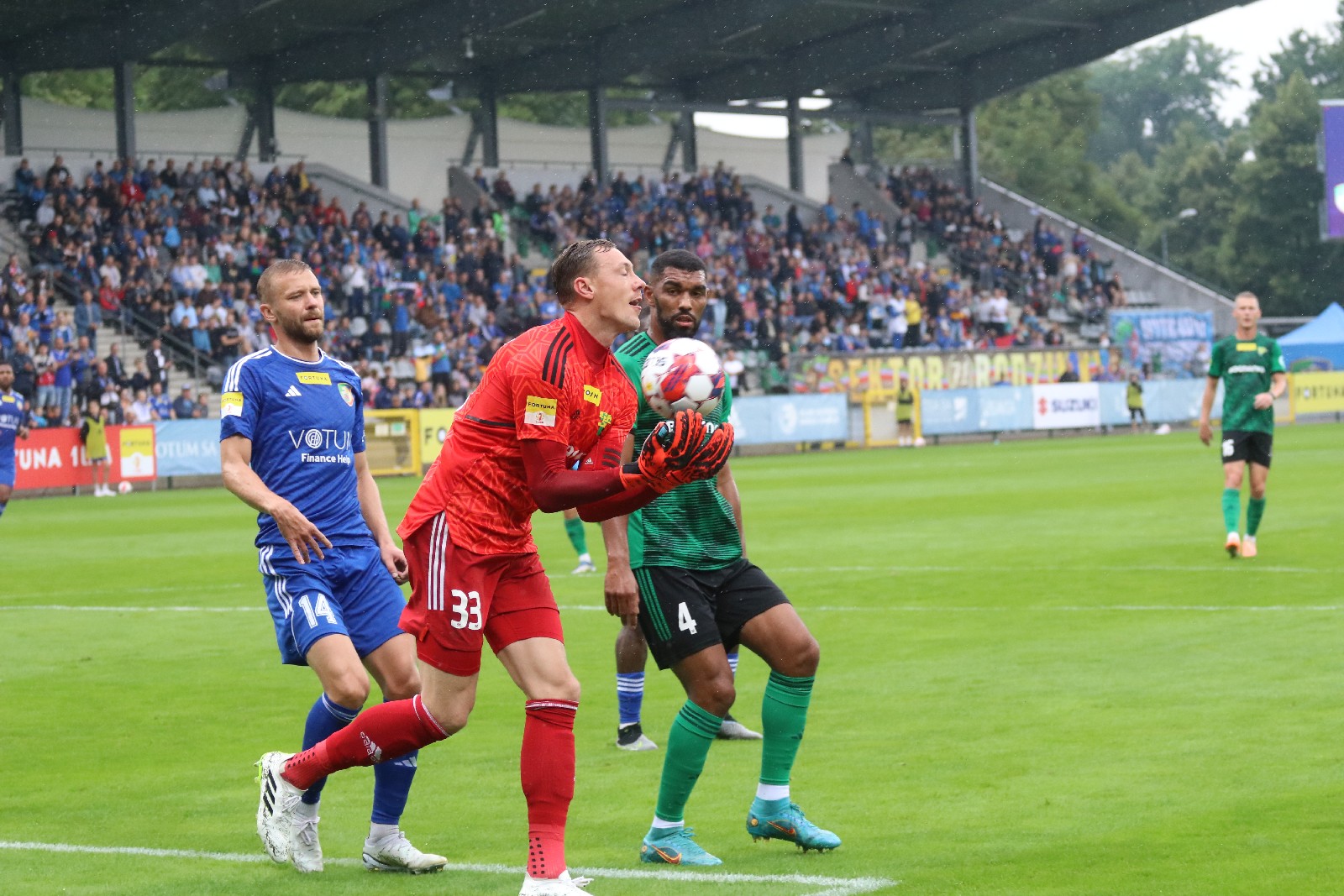 W strugach deszczu Miedź Legnica remisuje z Górnikiem Łęczna
